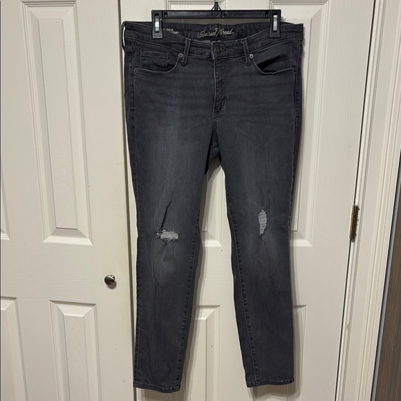 Universal Thread Distressed Mid-Rise Skinny Jeans - Picture 1 of 11